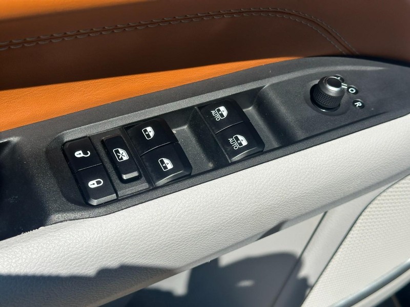 Jeep Compass Vehicle Image 16