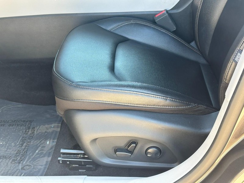 Jeep Compass Vehicle Image 17