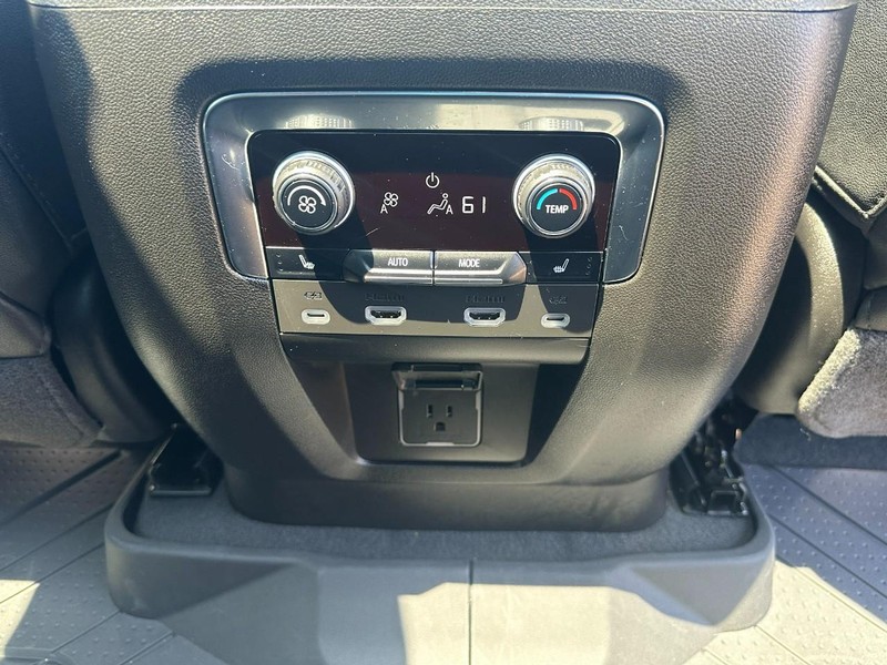 Chevrolet Tahoe Vehicle Image 12