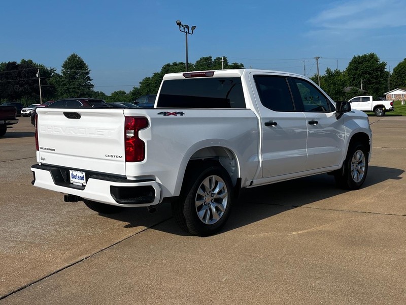 Chevrolet Silverado 1500 Vehicle Image 03
