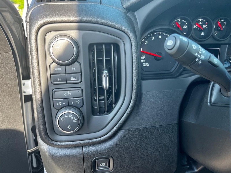 Chevrolet Silverado 1500 Vehicle Image 10