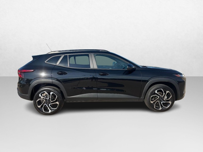 Chevrolet Trax Vehicle Image 02