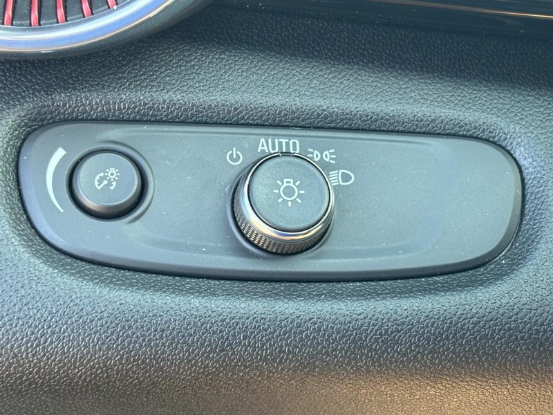 Chevrolet Trax Vehicle Image 16