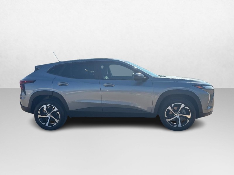 Chevrolet Trax Vehicle Image 02