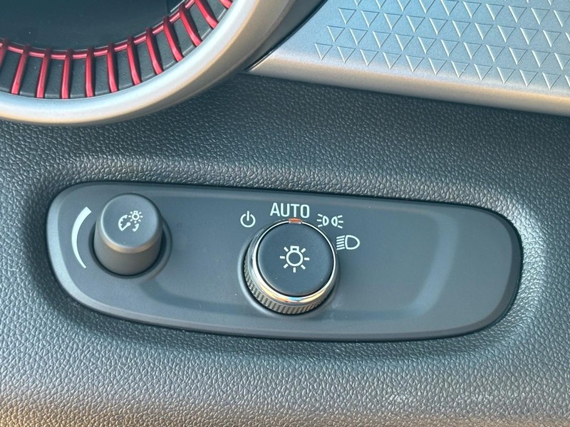 Chevrolet Trax Vehicle Image 16