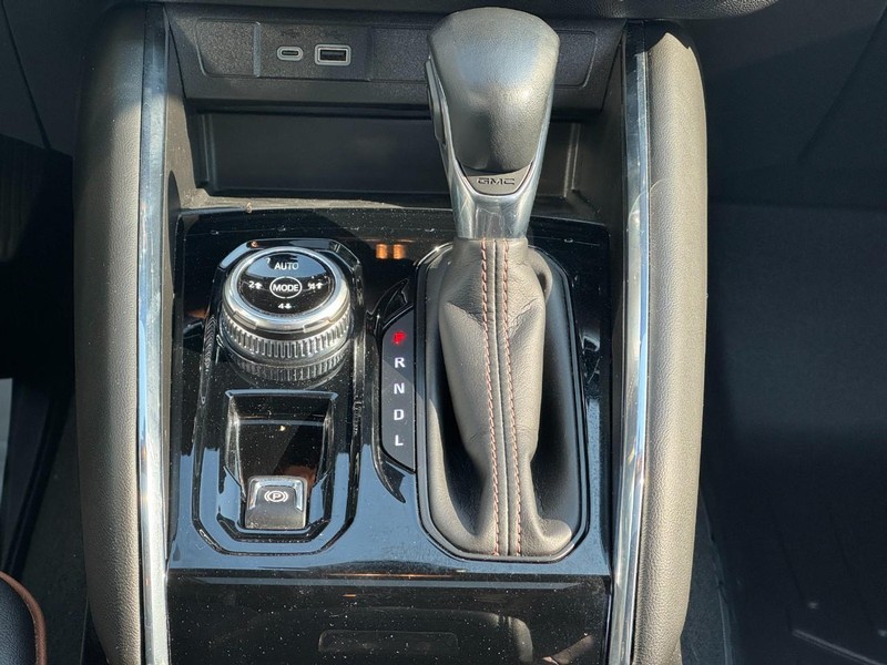 GMC Canyon Vehicle Image 10