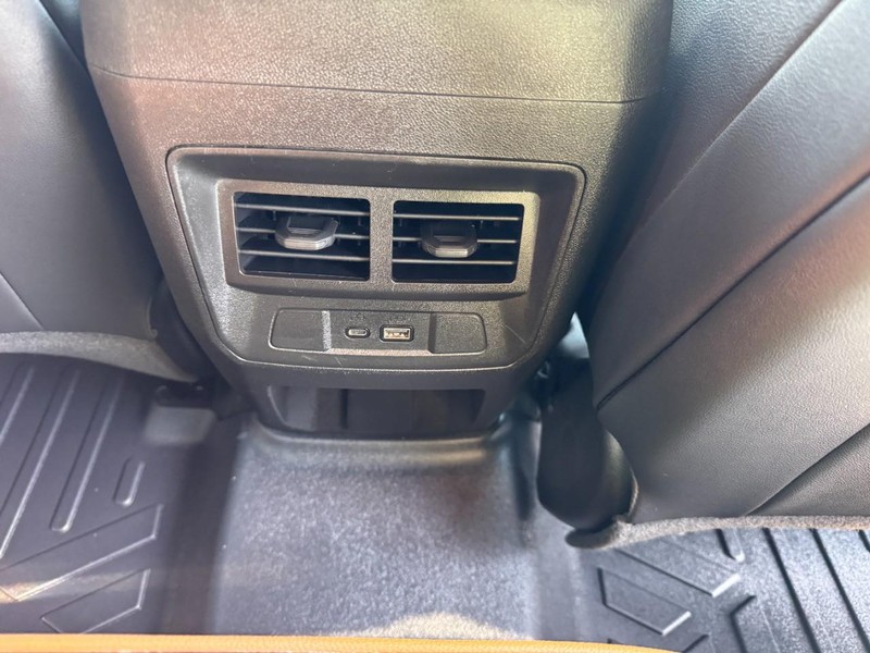 GMC Canyon Vehicle Image 12