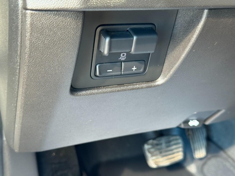 GMC Canyon Vehicle Image 13