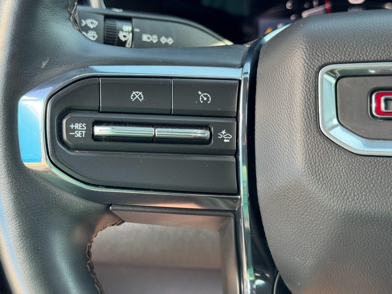 GMC Canyon Vehicle Image 14