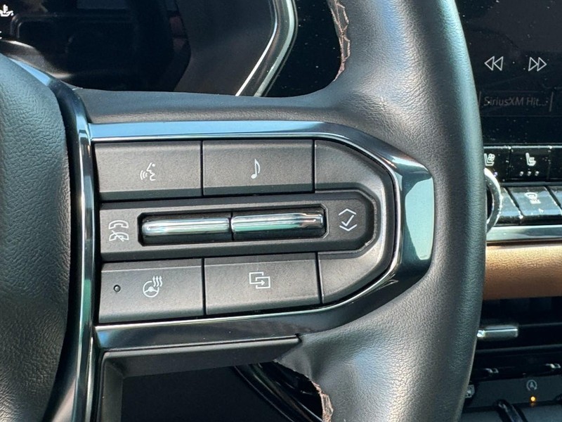 GMC Canyon Vehicle Image 15