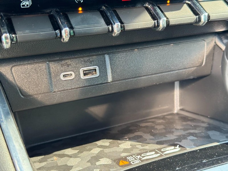 GMC Canyon Vehicle Image 18