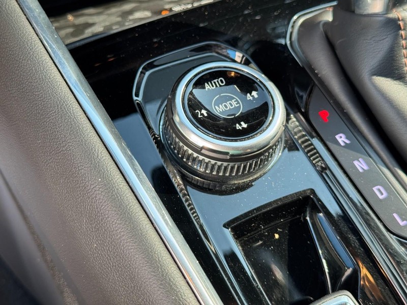 GMC Canyon Vehicle Image 19