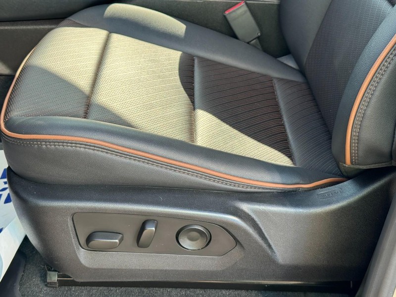 GMC Canyon Vehicle Image 22