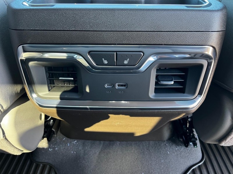 Chevrolet Silverado 1500 Vehicle Image 05