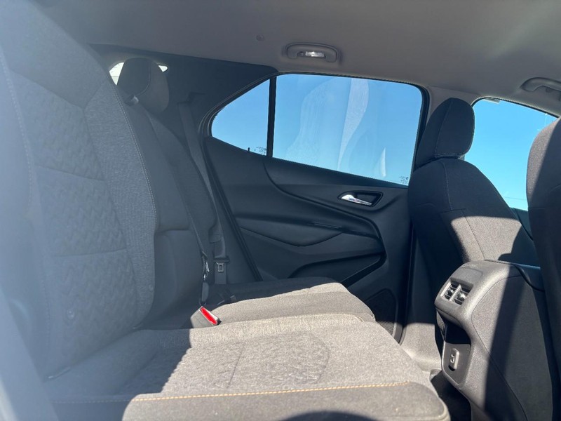 Chevrolet Equinox Vehicle Image 10