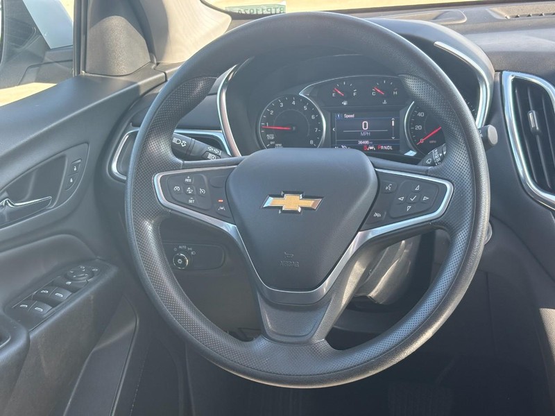 Chevrolet Equinox Vehicle Image 12