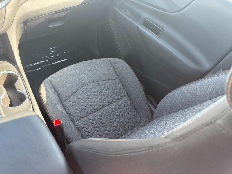 Chevrolet Equinox Vehicle Image 15