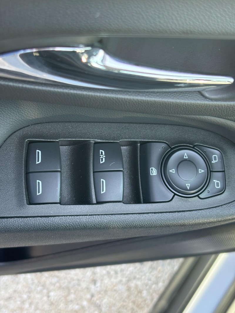 Chevrolet Equinox Vehicle Image 23