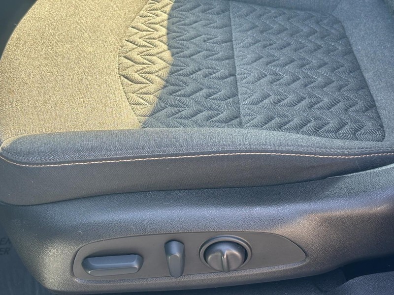 Chevrolet Equinox Vehicle Image 24