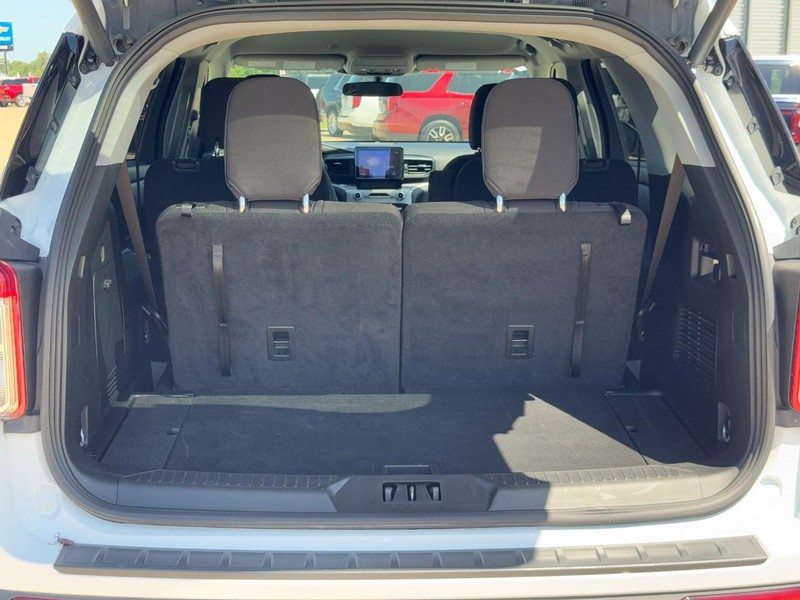Ford Explorer Vehicle Image 04