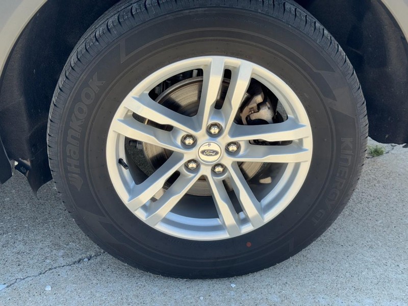 Ford Explorer Vehicle Image 07