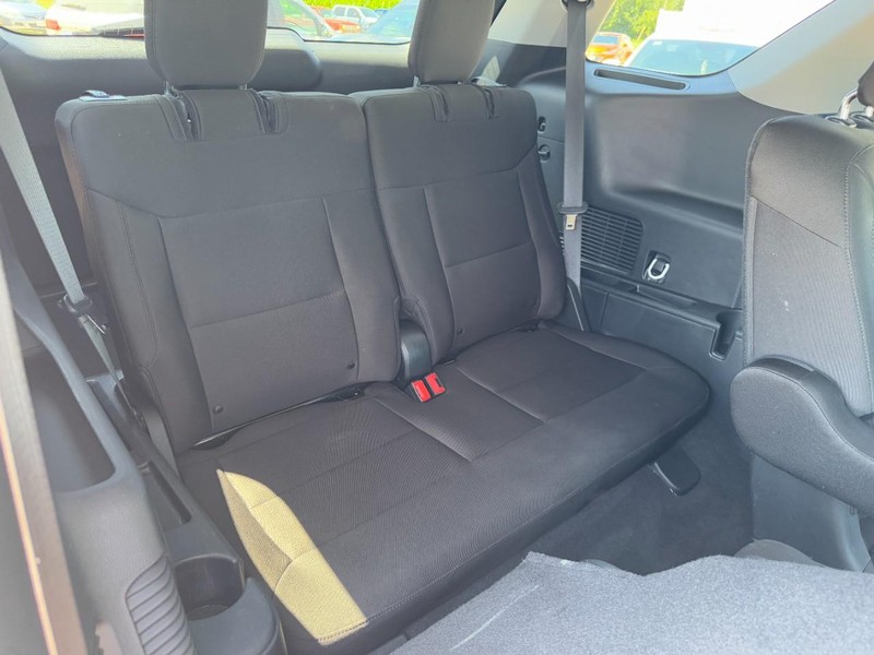Ford Explorer Vehicle Image 11
