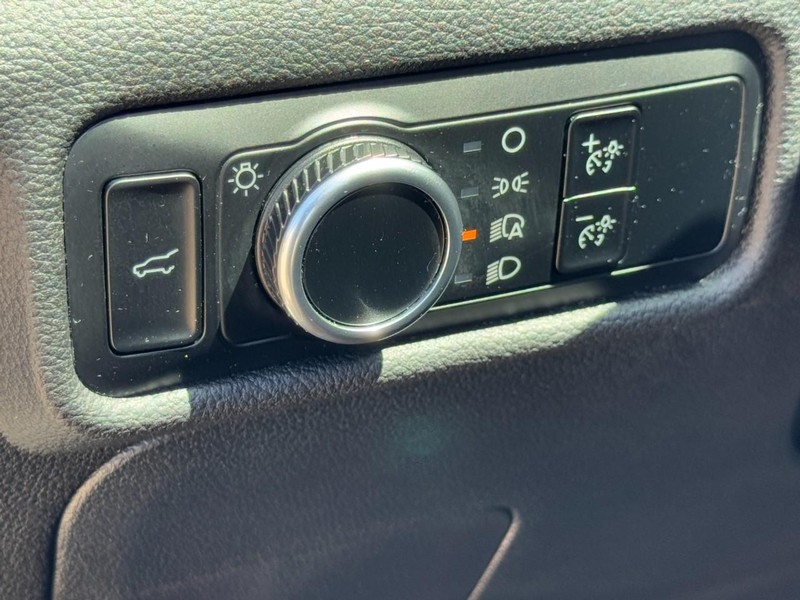 Ford Explorer Vehicle Image 16