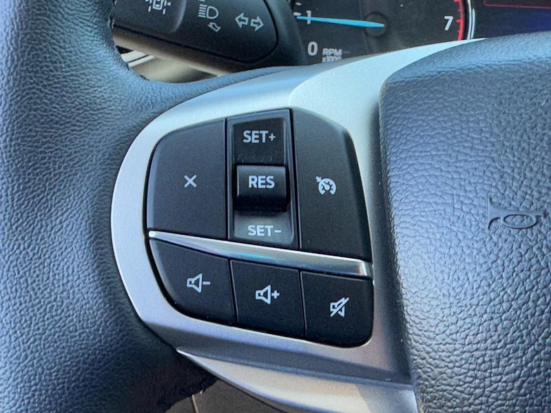 Ford Explorer Vehicle Image 17