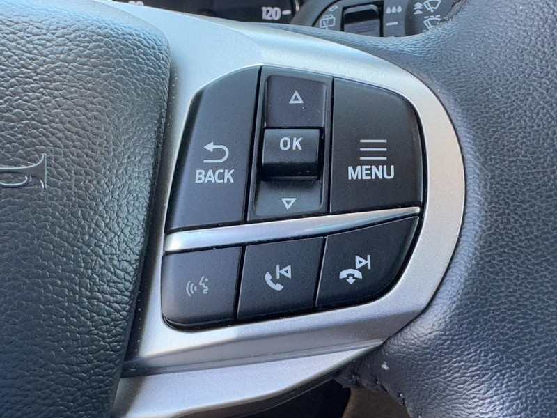 Ford Explorer Vehicle Image 18