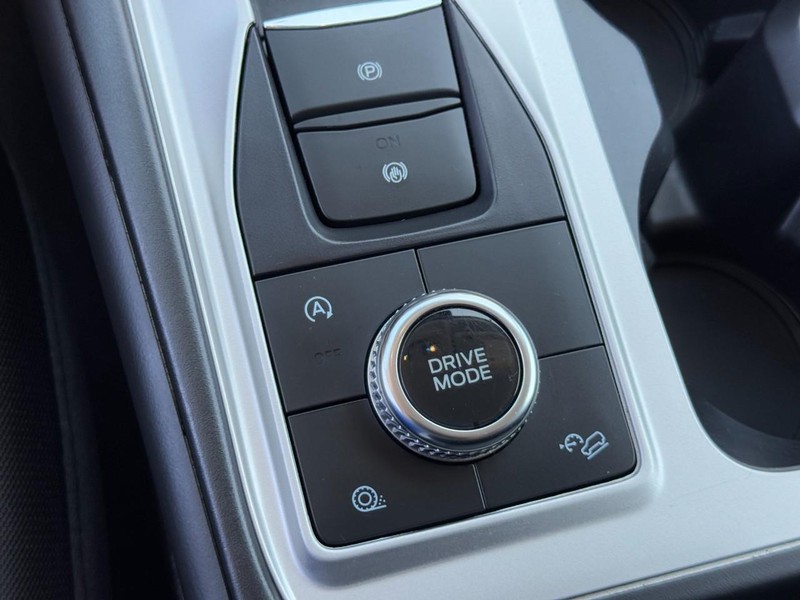 Ford Explorer Vehicle Image 21