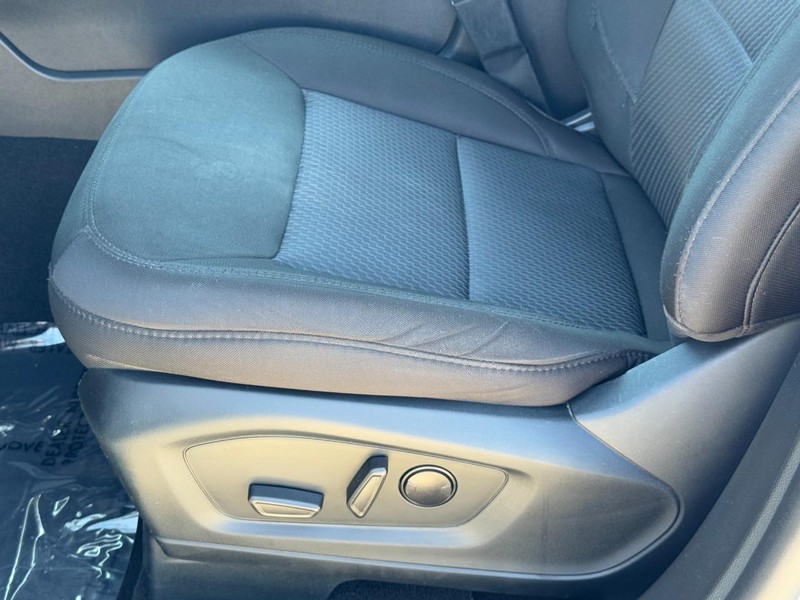 Ford Explorer Vehicle Image 23