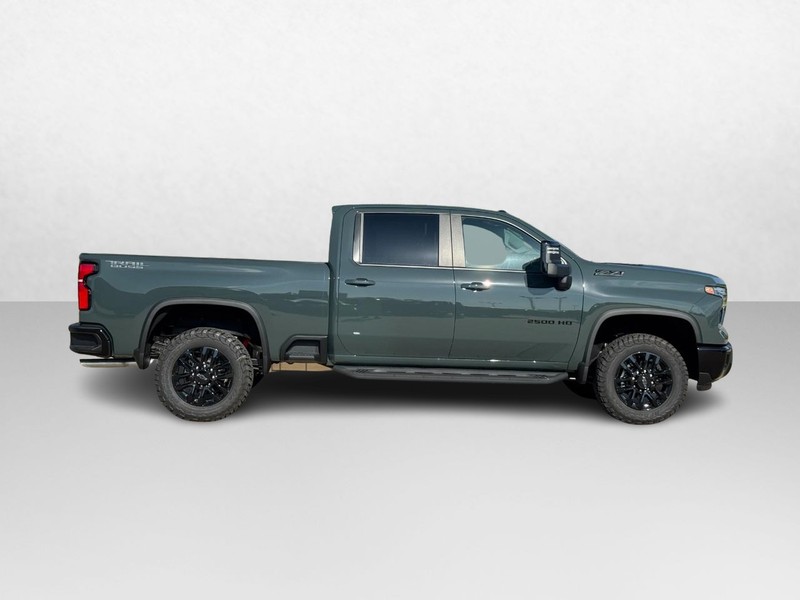 Chevrolet Silverado 2500HD Vehicle Image 02