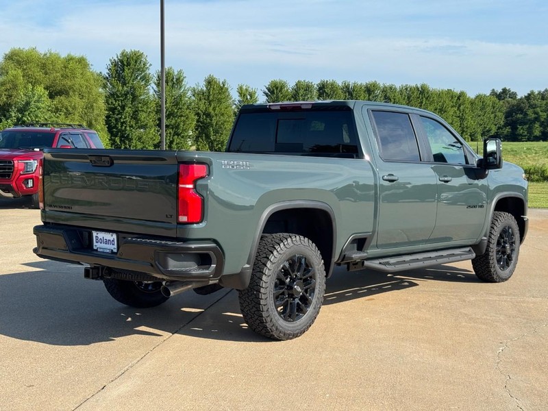 Chevrolet Silverado 2500HD Vehicle Image 03