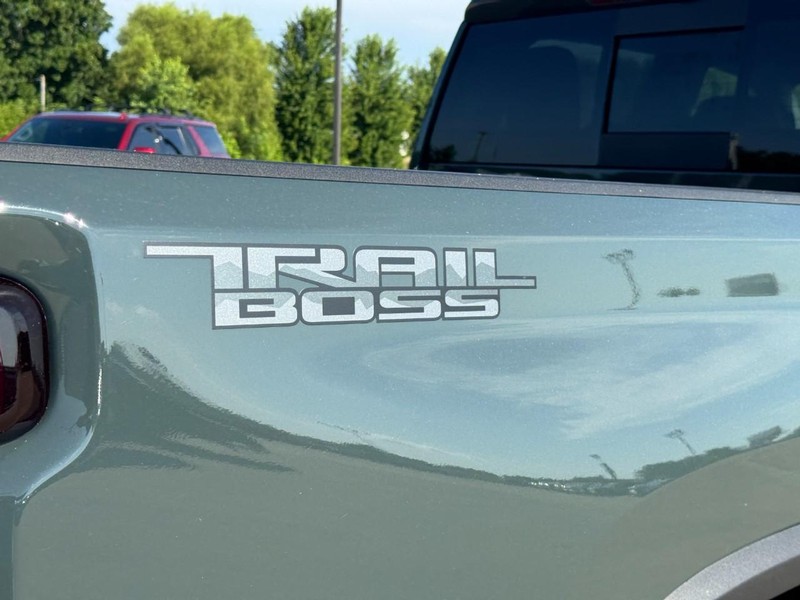 Chevrolet Silverado 2500HD Vehicle Image 05