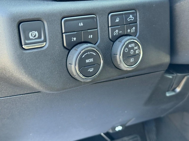 Chevrolet Silverado 2500HD Vehicle Image 13