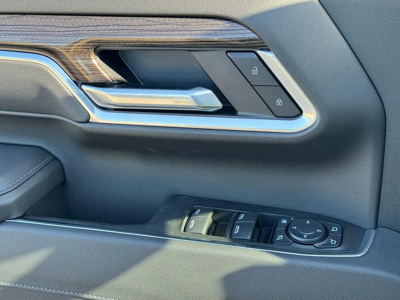 Chevrolet Silverado 2500HD Vehicle Image 19