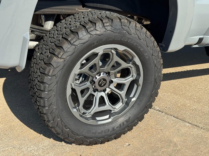 Chevrolet Silverado 1500 Vehicle Image 05