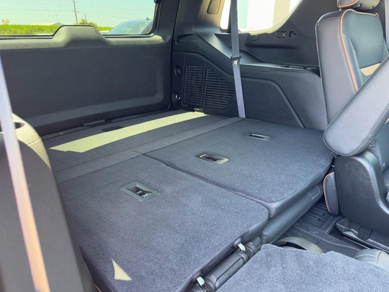 GMC Yukon Vehicle Image 11