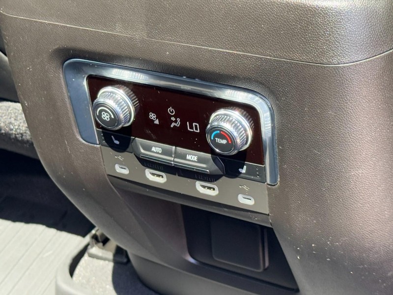 GMC Yukon Vehicle Image 17