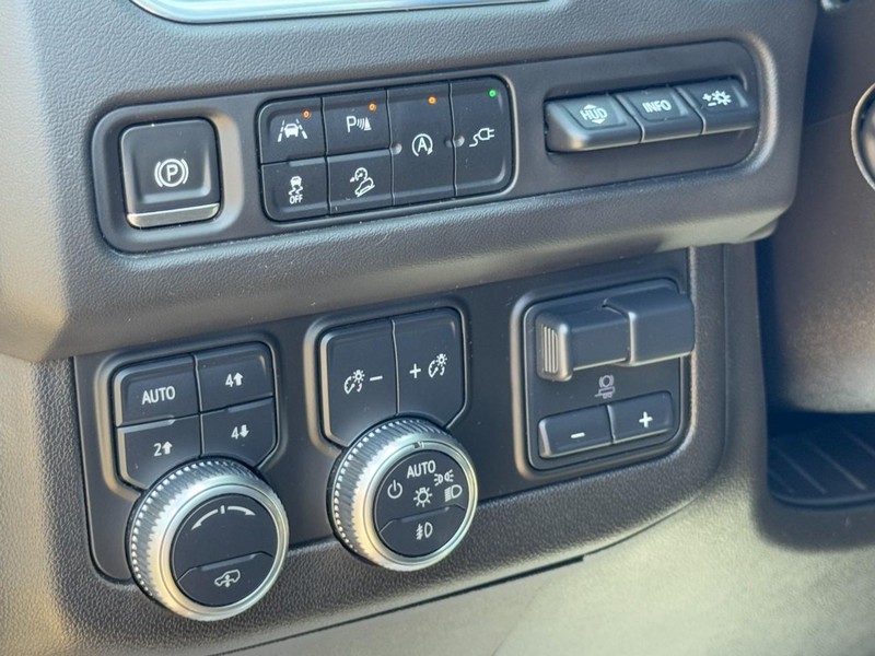 GMC Yukon Vehicle Image 19