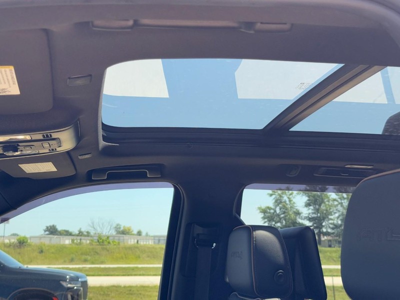 GMC Yukon Vehicle Image 26
