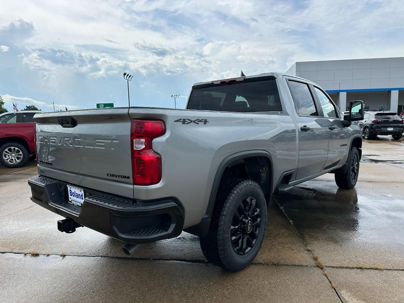 Chevrolet Silverado 2500HD Vehicle Image 03