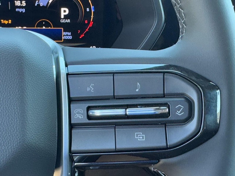 Chevrolet Colorado Vehicle Image 13