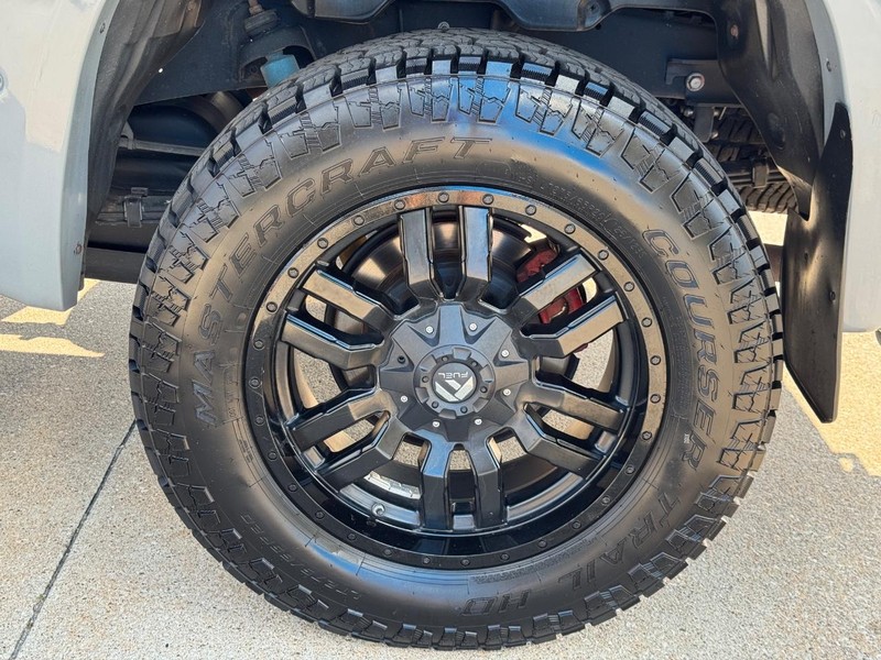 Toyota Tundra 4WD Vehicle Image 07