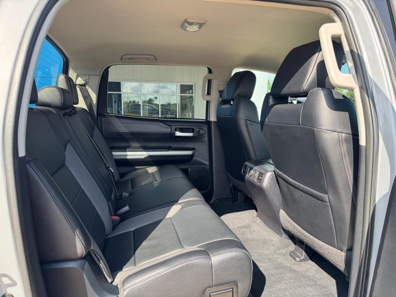 Toyota Tundra 4WD Vehicle Image 10