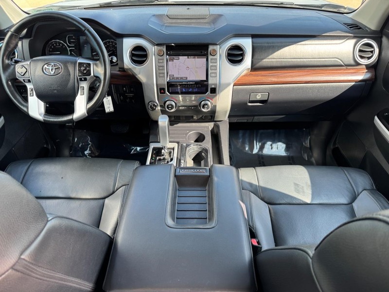 Toyota Tundra 4WD Vehicle Image 11