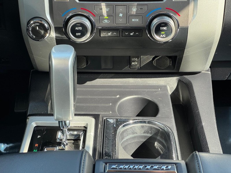Toyota Tundra 4WD Vehicle Image 14