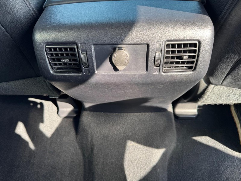 Toyota Tundra 4WD Vehicle Image 16