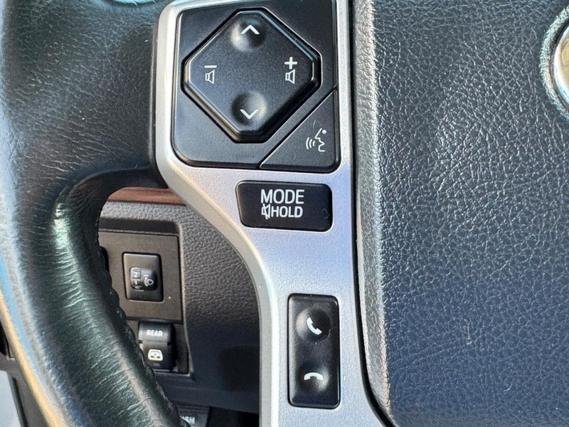 Toyota Tundra 4WD Vehicle Image 18