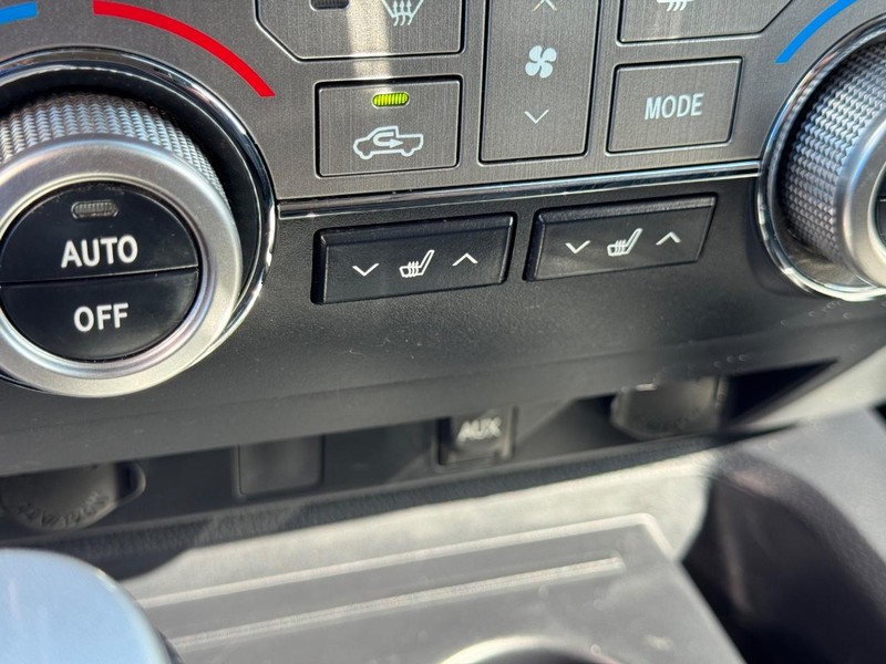 Toyota Tundra 4WD Vehicle Image 25